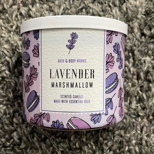 Bath and Bodyworks lavender marshmallow candle